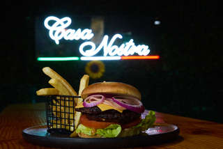 Producto Bacon Cheddar Doble Hamburguesa + Papas