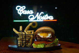 Producto Casa Nostra Burger Premium + Papas