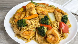 Producto Tallarín saltado de camarones