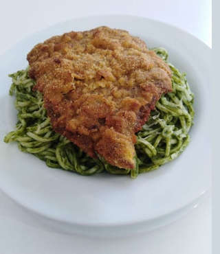 Producto Tallarin pesto con milanesa de pollo