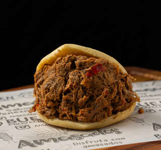 Producto Arepa Carne Mechada