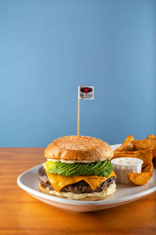 Producto 30% OFF Avocado Burger + Papas