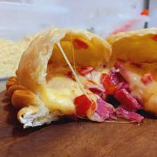 Producto empanada queso - salame