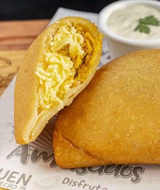 Producto Empanada Pollo y Queso Amarillo