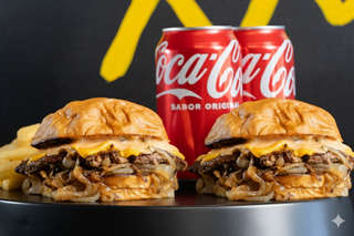 Producto 2 Oklahoma Burger + Papas + 2 Bebidas
